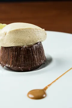 Coulant de chocolate, helado de griwech y caramelo Caprice